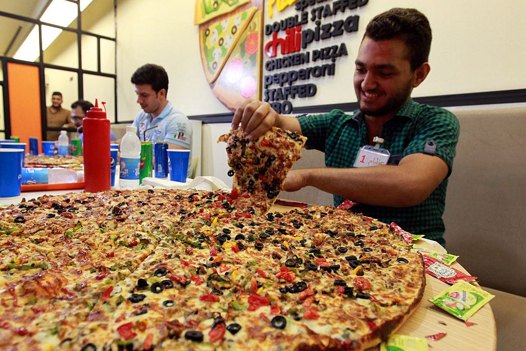 Pizza math Why you should always order the biggest pie Big Think