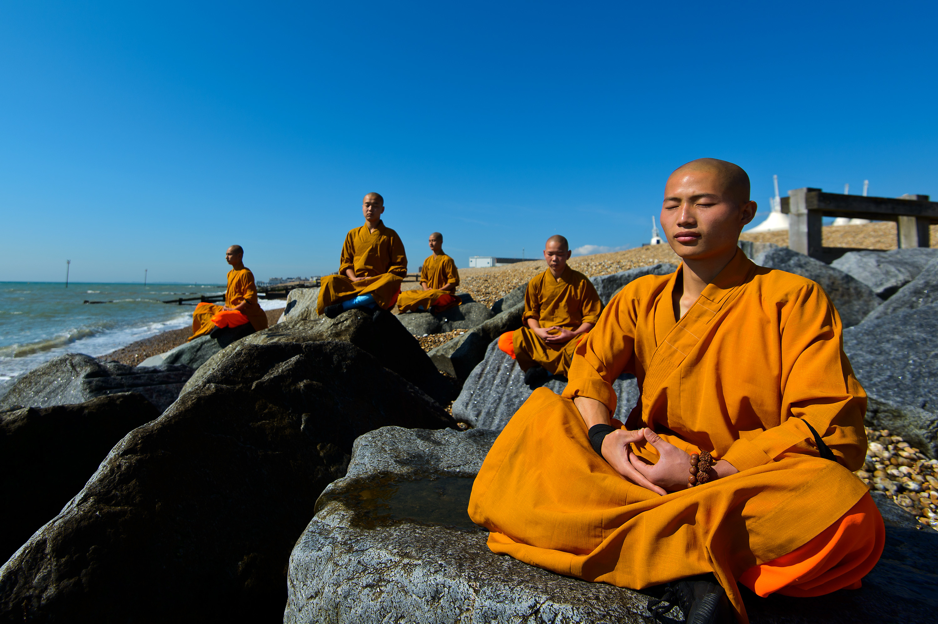 Буддисты это кто. Нирвана буддизм. Буддийский монах. Монах медитирует.