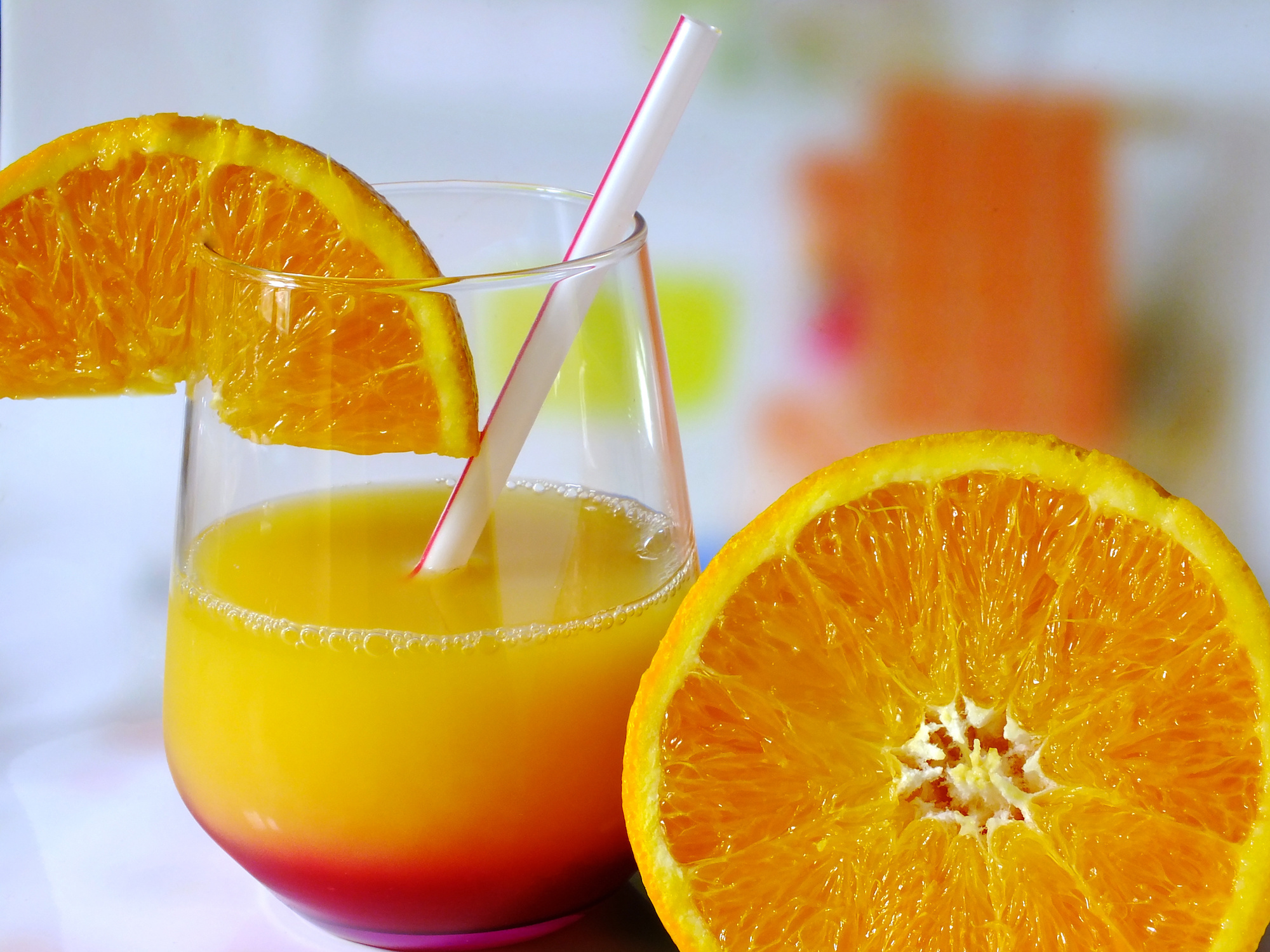 Как сделать апельсиновый сок в домашних условиях. Апельсиновый сок. Апельсины для сока. Свежевыжатый апельсиновый сок. Апельсиновый напиток.