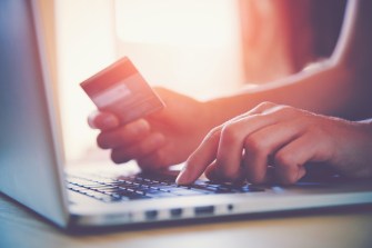 Psychology Behind Online Shopping: Why It's So Addicting