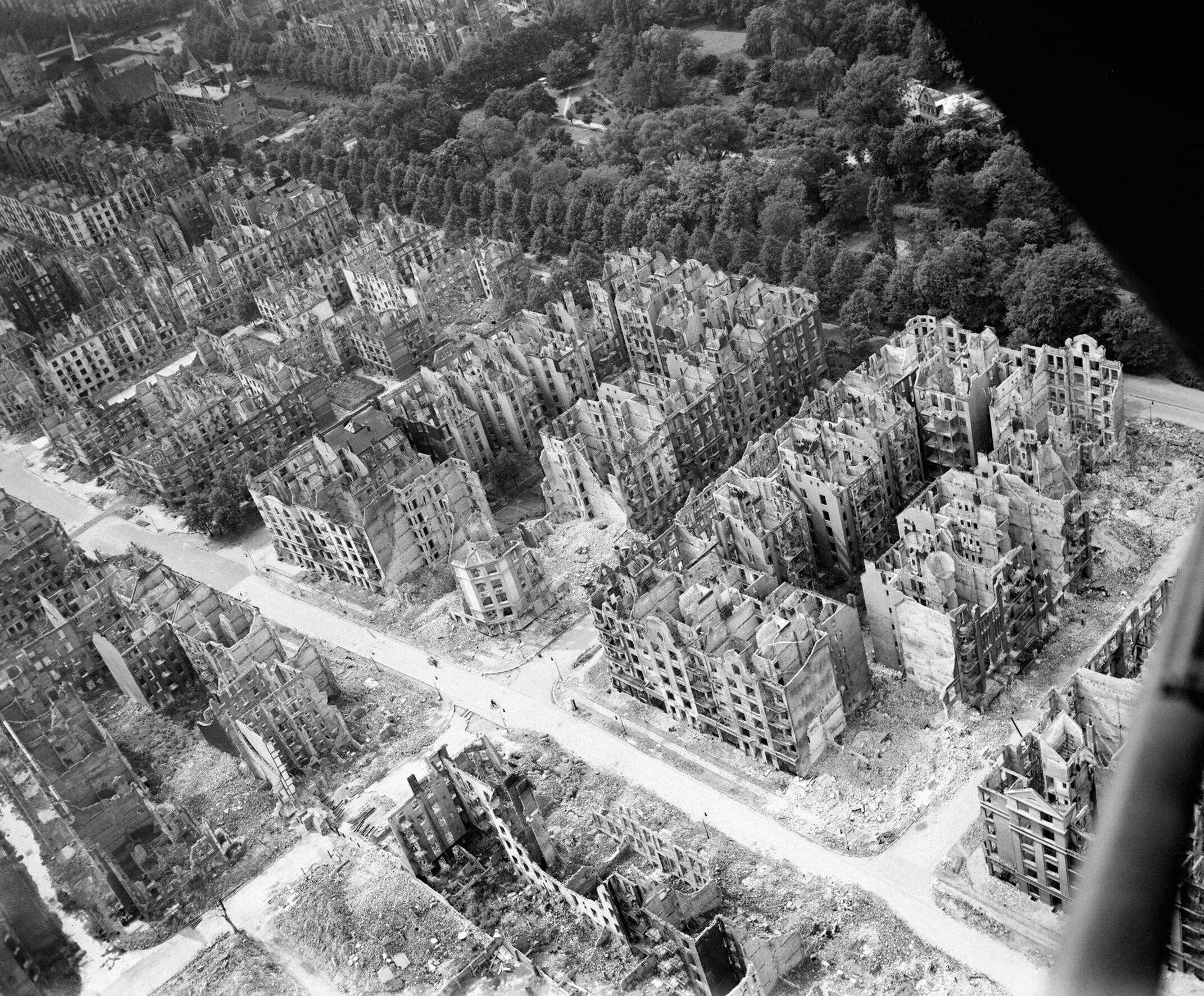 WWII HUGE 11X14 AERIAL PHOTO 8TH USAAF RECON MISSION OVER HAMBURG GERMANY PORT 