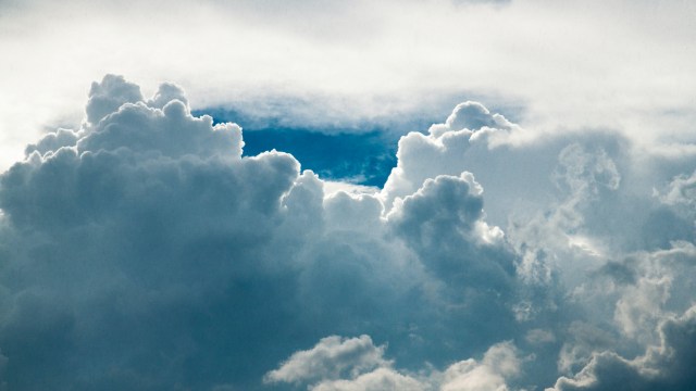 clouds in earths atmosphere