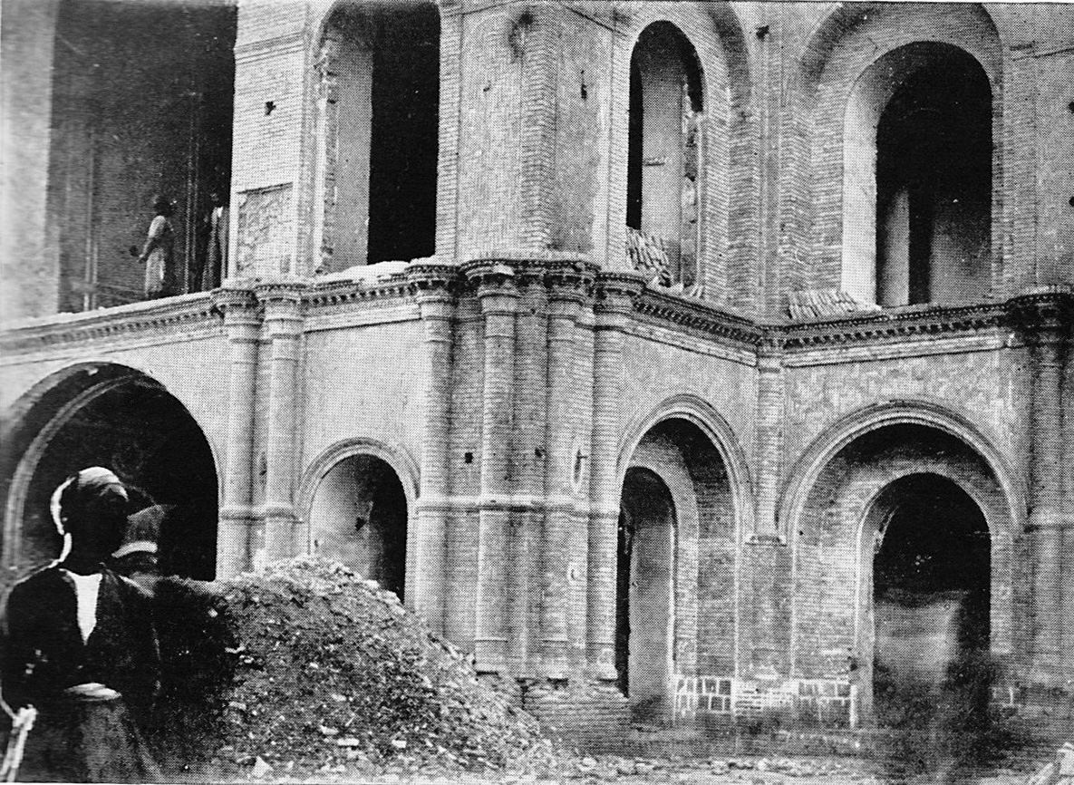 The parliament building after Liakhov's shelling