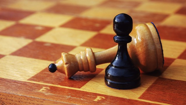 A white king defeated by a black pawn in chess