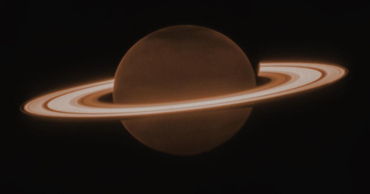 Кольца Сатурна затмевают Сатурн на новом изображении JWST