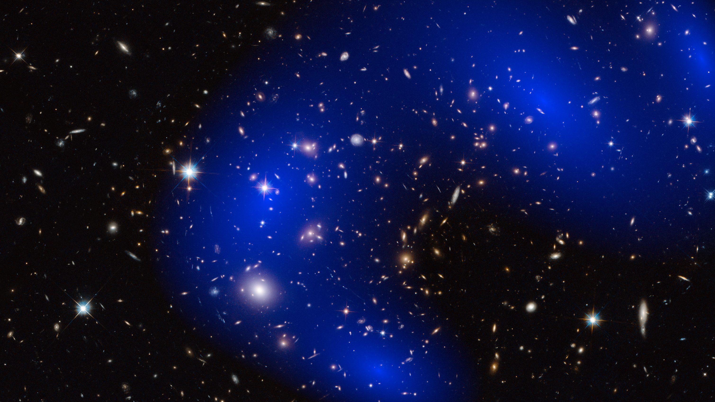 MACS J0717 galaxy cluster dark matter