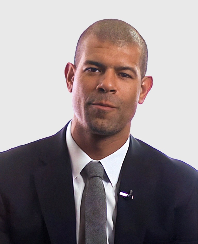 Shane Battier in a suit and tie.
