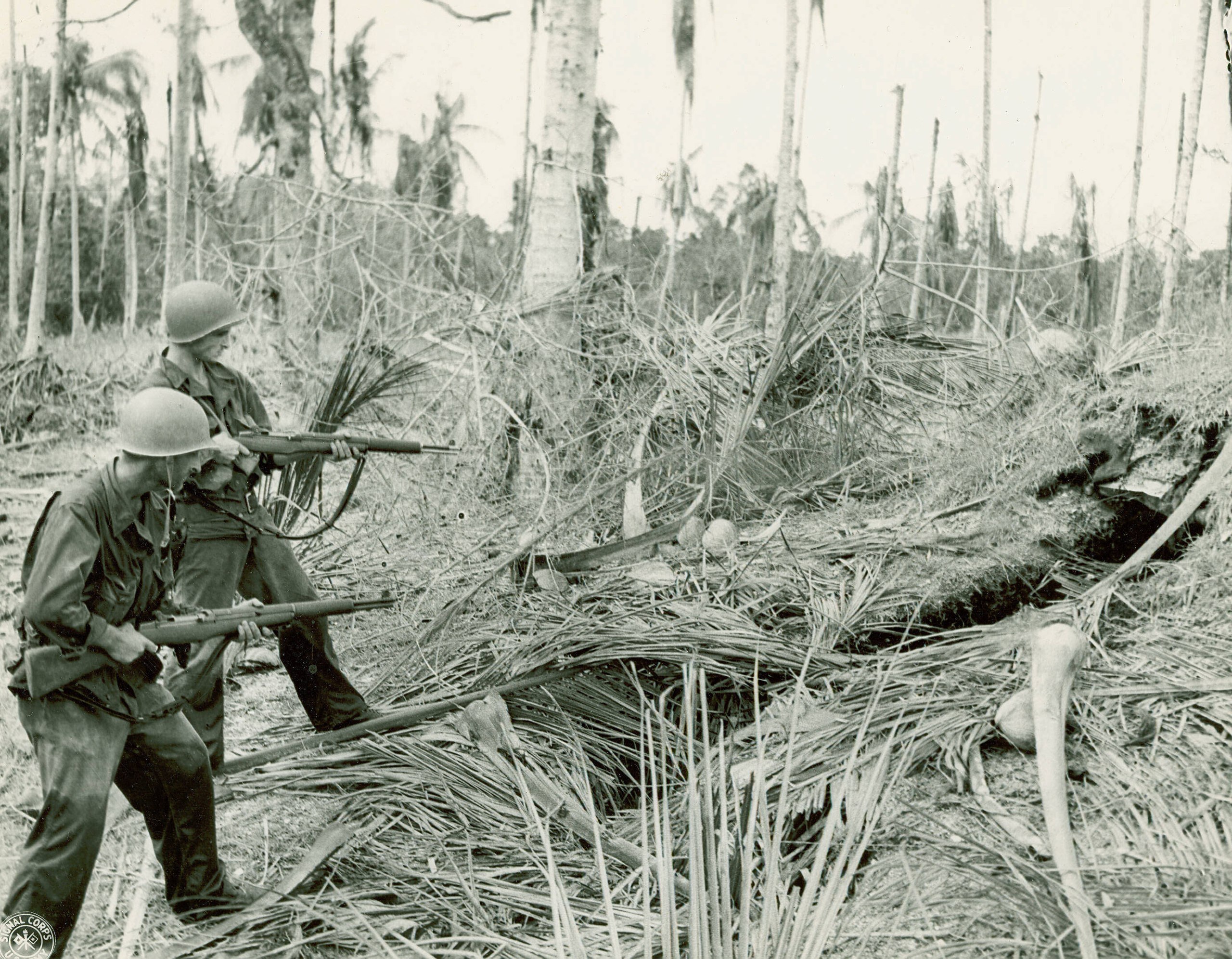 Two soldiers with rifles in Papua New Guinea.