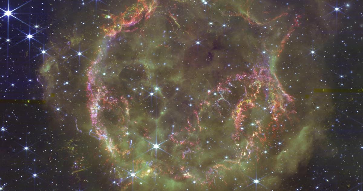 Supernova oculta en la Vía Láctea detectada por el telescopio espacial James Webb