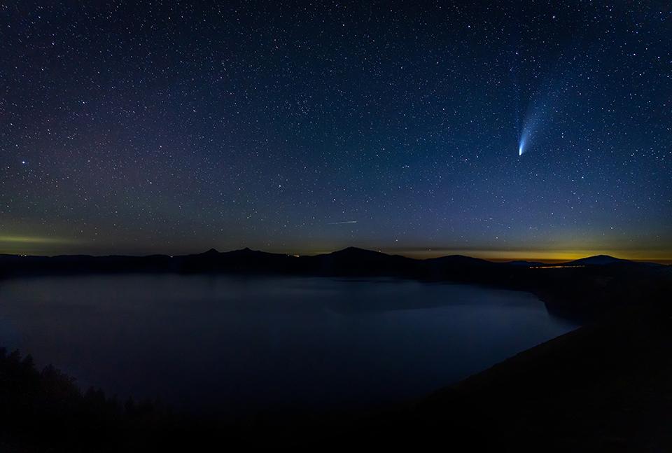 Crater Lake, la comète de Halley.