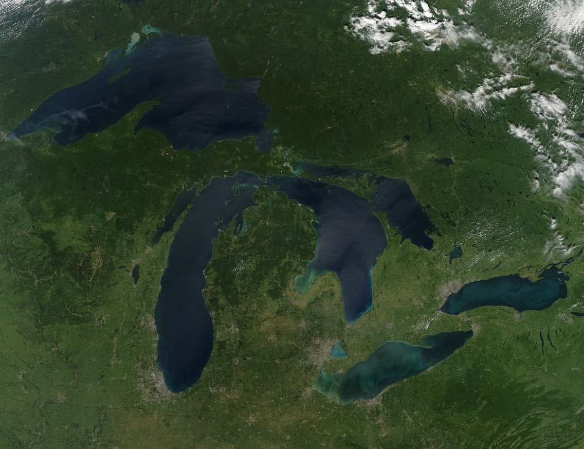 A satellite image of the great lakes.